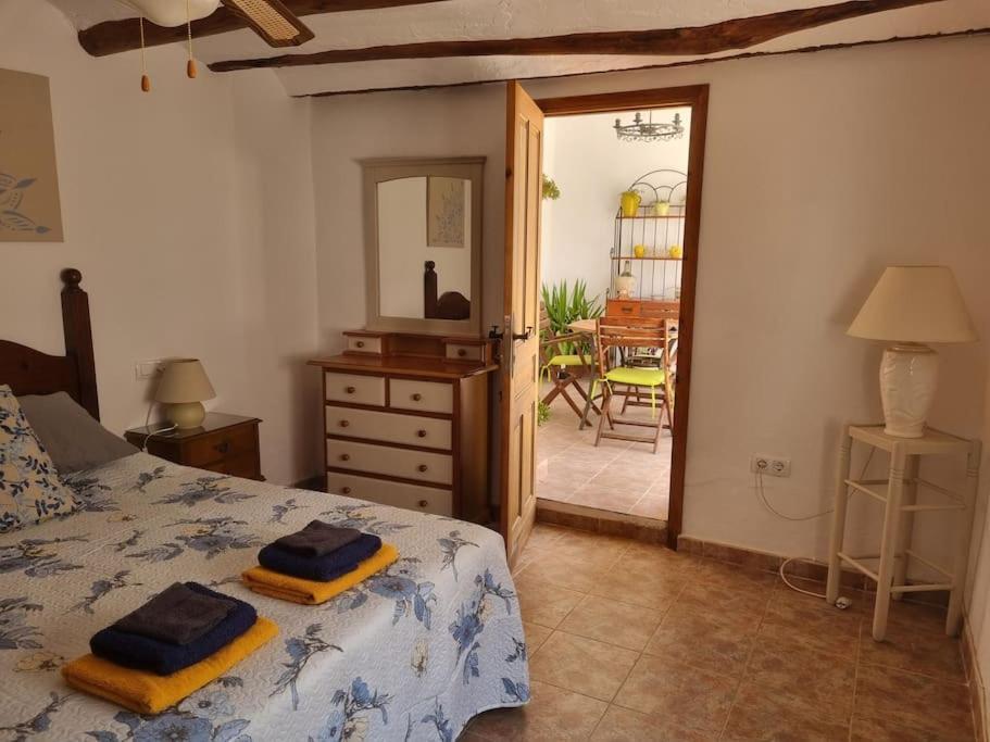 Casa Arriba Village House In Zarra Екстериор снимка