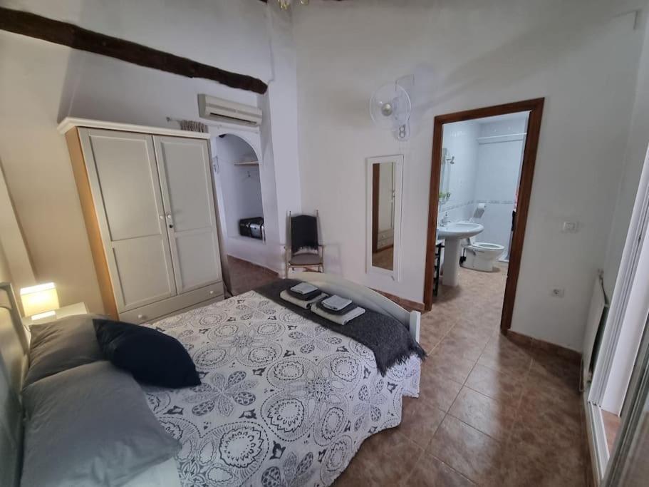 Casa Arriba Village House In Zarra Екстериор снимка